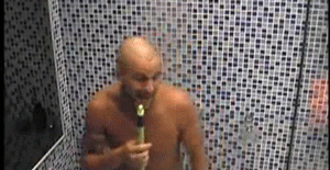 Eu tomando banho: