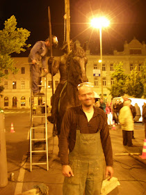 szoborállítás, szoboremelés, képek, fotók, pictures, bronzszobor, lovasszobor, fényképek,  Szeged, Tóth Béla, Tóth Dávid, IV. Béla, szobor, szobrász,   Széchenyi tér