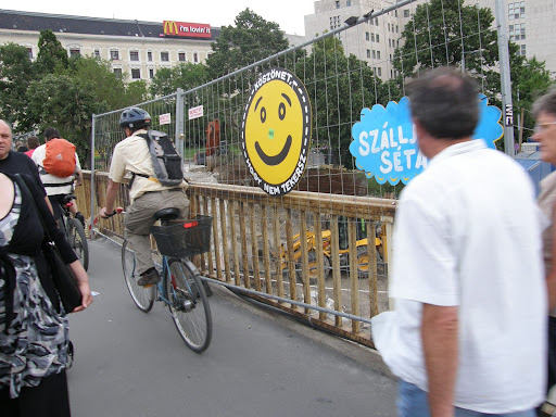 Budapest,  blog,  Margit-híd,  biciklizés, bringázás, gyalogos forgalom, bunkó bringások, taplóság, seggfejség, konfliktus, közlekedés