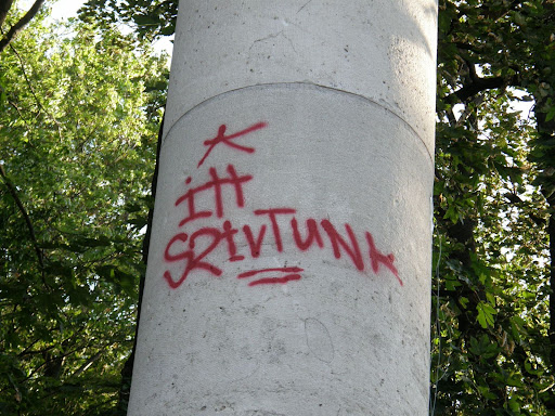 Budapest, Kelen-hegy, Gellérthegy, szobor,  street-art, falfirka, vandalizmus  