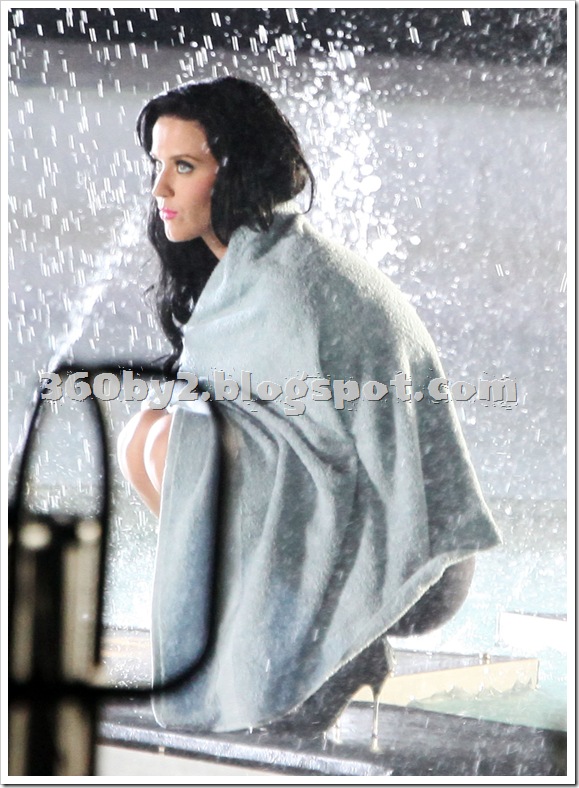 #3654062 Katy Perry unleashes the theatrics in nosebleed purple stilettos on the set of her new video as she filmed with controversial duo 3Oh!3 in between bouts in a very cold looking fountain on September 21, 2009 in downtown Los Angeles.
 Fame Pictures, Inc - Santa Monica, CA, USA - +1 (310) 395-0500