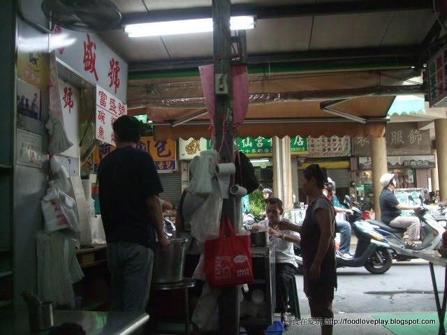 台南市西門圓環-富盛號-來碗傳統的碗粿與魚羹吧！