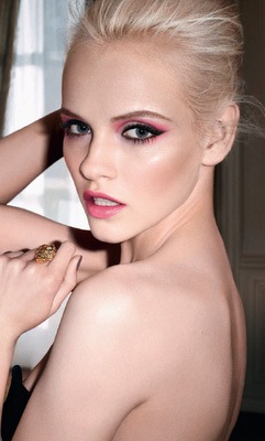 [Yves-Saing-Laurent-spring-2011-Libertine-Bohemia-Collection-model-makeup[5].jpg]