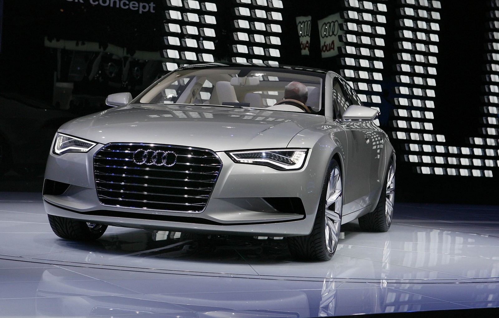 [Audi_Sportback_Concept_1.jpg]