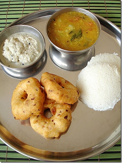 idli-vada-sambar-coconut-chutney