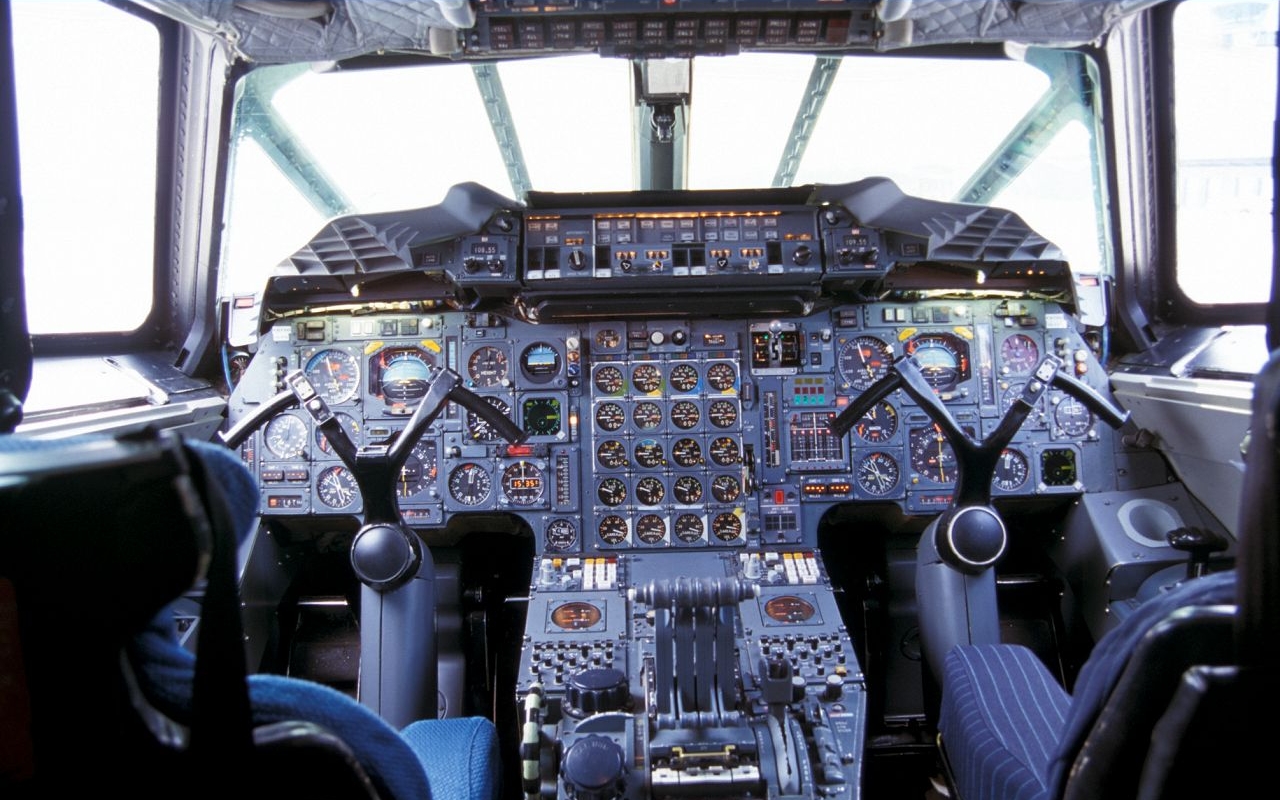 [Concorde-Cockpit-1280x800.jpg]