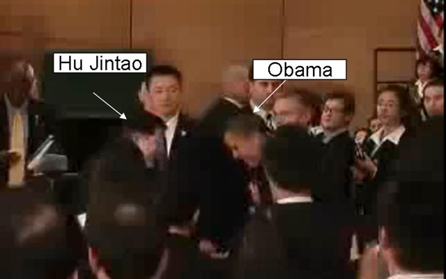 [Obama Bows to Hu Jintao[3].jpg]