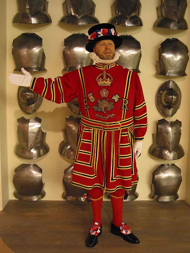 What is the difference between a beefeater and a scots guard? | Yahoo ...
