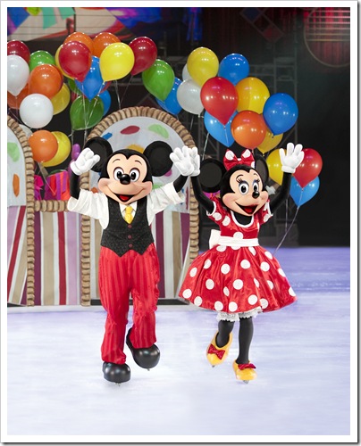 D30_Mickey%20and%20Minnie%20Gift%20Basket_Final