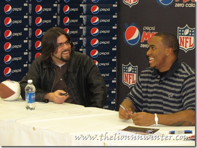 Jahvid Best talks with Ty of The Lions in Winter, and his BlackBerry, at a Pepsi Max event.