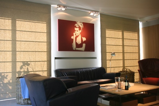 Claudia Schiffer in interior painting by Luc Vervoort (2)