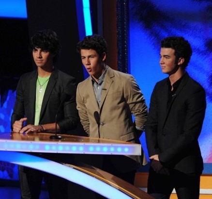 jonas-show-tca09-1