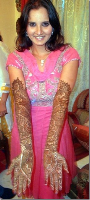 Sania Mirza shows her hands With Mehendi