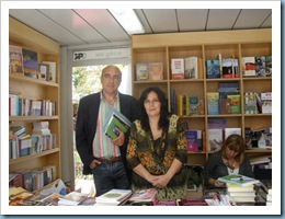 INMACULADA CALDERÓN GUTIÉRREZ Y CARLOS BLANCO SÁNCHEZ en Librería HyS en la Feria del Libro de Sevilla 2009 23 de mayo-Firma de ejemplares-