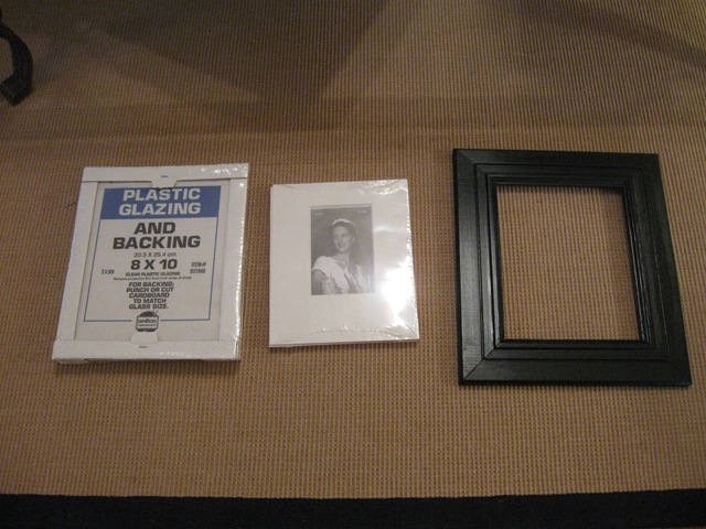 [black frames and white table 001[5].jpg]