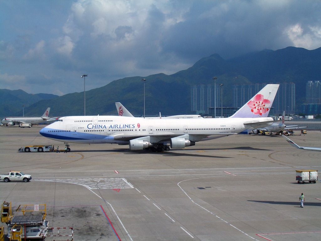 [China_Airlines_747-400_at_HKG[3].jpg]