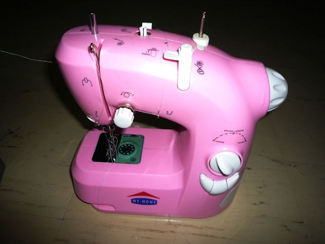 [sewingmachine1[3].jpg]