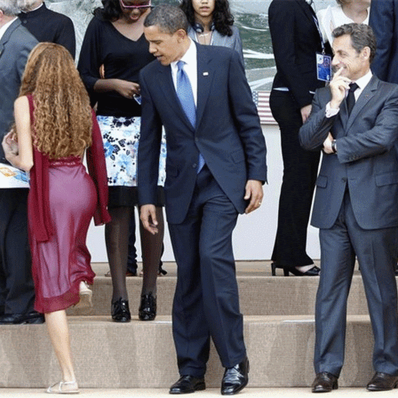 Obama le toca el trasero a una chica