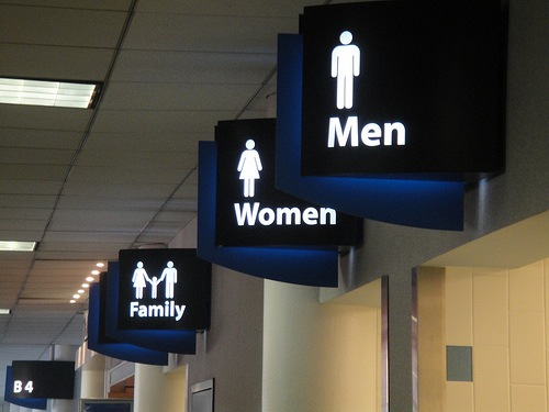 charlotte-airport-restrooms