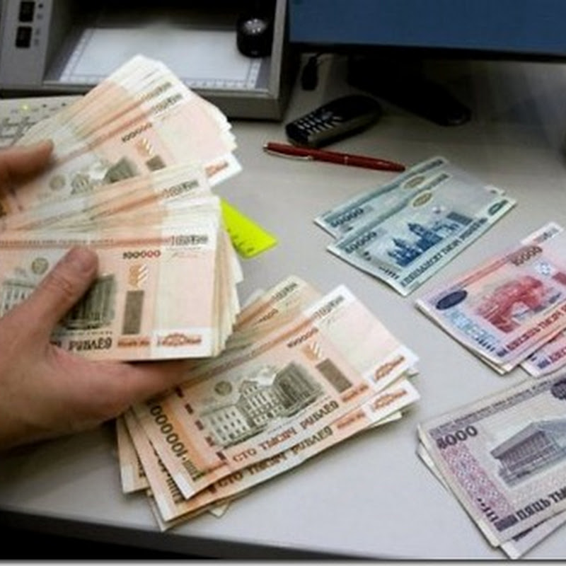 В Белоруссии лихорадочно скупают валюту и продовольствие