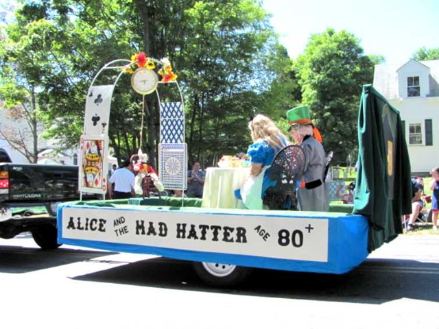 [4th july parade alice and mad hatter 2[2].jpg]