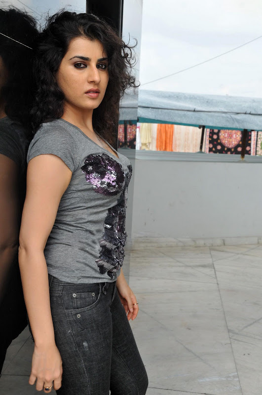 Archana  Veda Hot Photo Shoot glamour images