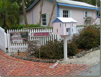 Mailbox Pink House