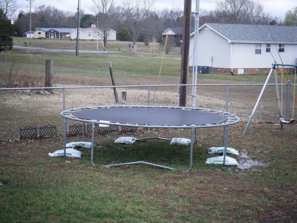 [our trampoline[6].jpg]