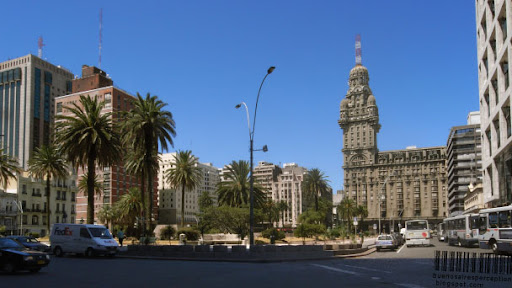  Plaza Independencia with Salvo Palace in Montevideo, Uruguay