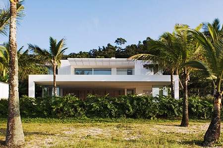 [Casa de praia em Iporanga. Casa projetada por Isay Weinfeld e fotografada por Nelson Kon[4].jpg]
