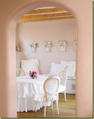 Peaceful-Pink-White-Dining-Room-HTOURS0307-de