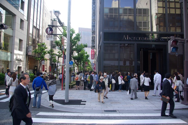 [2010-05-15 Ginza Day Second Trip 06 Abercrombie[3].jpg]