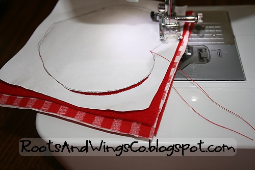 [6 using a very small stitch length sew around apple remember your needle isn't for paper[8].jpg]