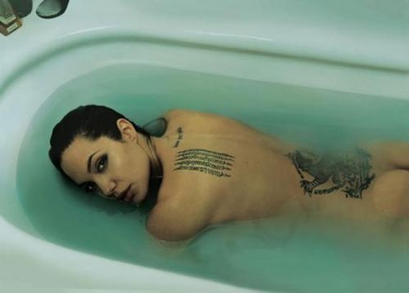 annie-leibovitz-angelina-jolie