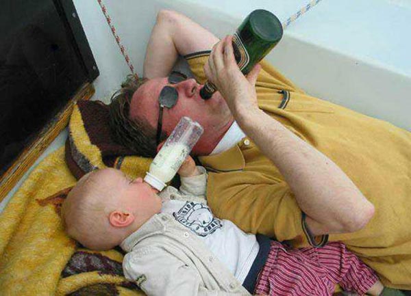 Photos of people doing stupid things - Drinking from childhood