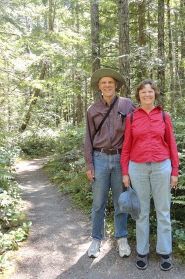 [DSC07643 Pete and Sue on trail [2].jpg]