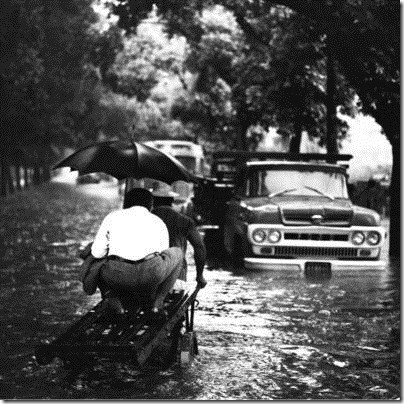 Inundação em uma rua do Rio na década de 50 ou 60