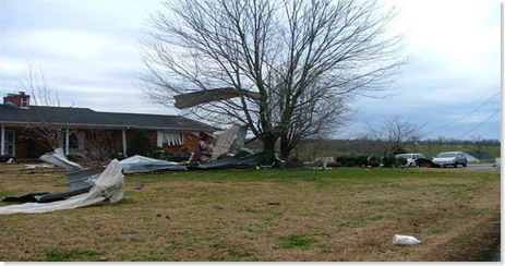 090310-tornado-damage-02