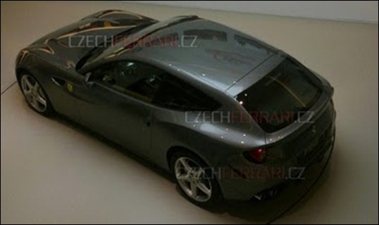 Flagra da nova Ferrari FF
