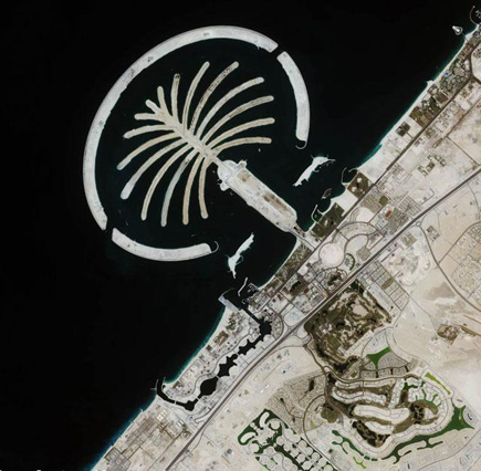 ig21 above palmisland uae 02 14 Most Amazing Satellite Pictures You’ll Ever Seen Before