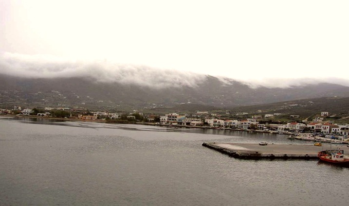 Γαύριο. είναι το λιμάνι της Ανδρου.Βρίσκεται στη βόρεια πλευρά του νησιού και σε απόσταση 30 χλμ. από τη Χώρα.