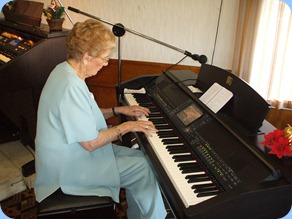 Margaret Massey kindly played the arrival music for us. What a wonderful pianist!