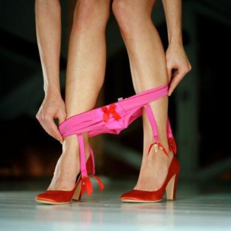 striptīzs baznīcā