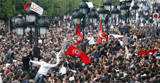 Народные гулянья в Тунисе. Фото: Луис Долега, EPA