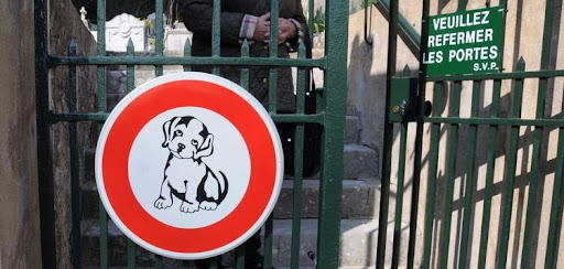 Запрет собак на кладбище в Beaulieu