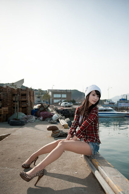 夏天黎啦,比我見到個正爆熱褲長腿妺