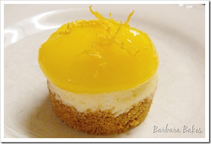 Mini Cheesecakes with Lemon Curd