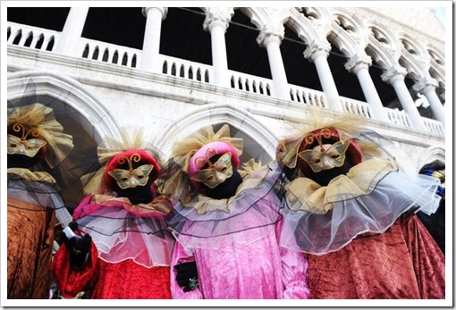 Carnevale 2011 - foto il martedi grasso a venezia - maschera ed erotismo9