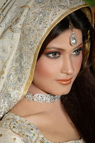[Pakistani-Beauty-11[4].jpg]