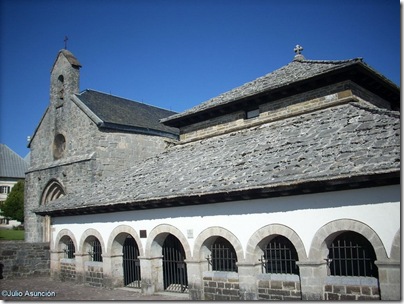silo de Carlomagno y capilla Santiago